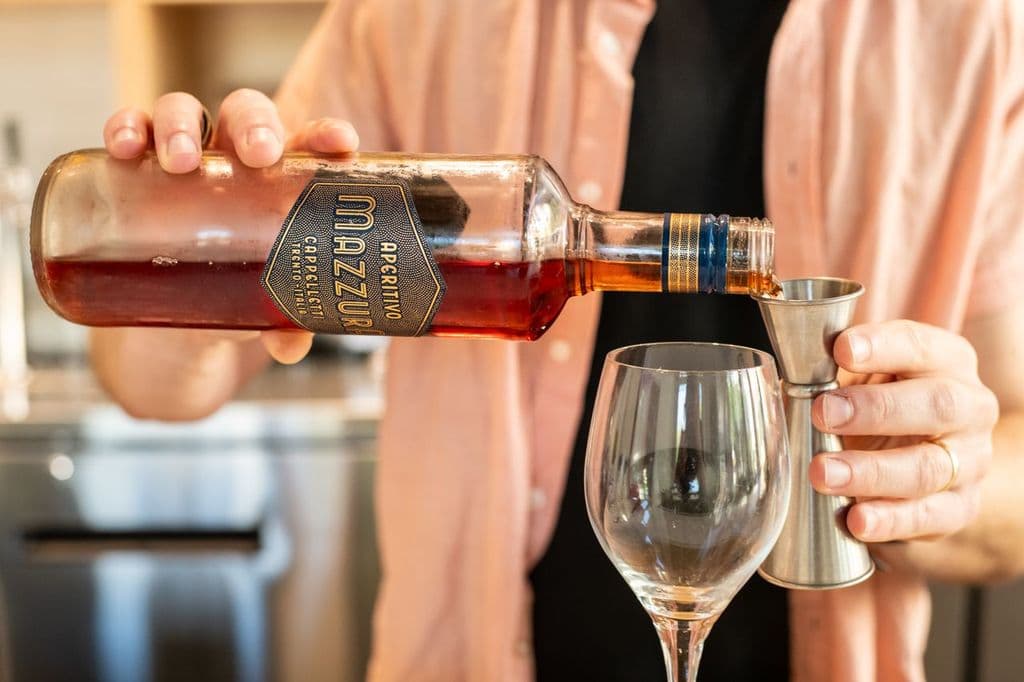 Mixology as a Creative Hobby: Turning Simple Drinks into Personal Expression